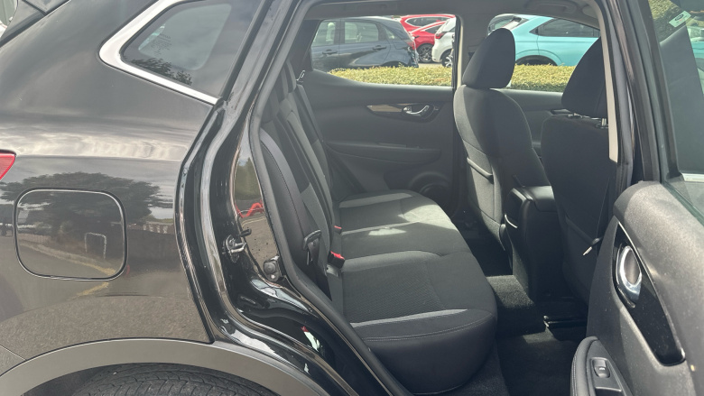 Nissan Qashqai 1.3 DiG-T Acenta Premium 5dr Petrol Hatchback